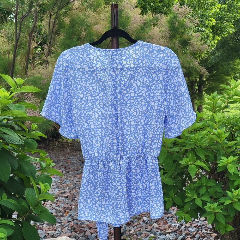 Sienna Sky Blue & White Floral V Neck Wrap Blouse Medium - Picture 8 of 9